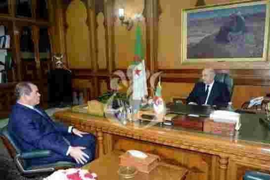 Sabri Boukadoum nommé Premier ministre par intérim suite à la démission de Bédoui