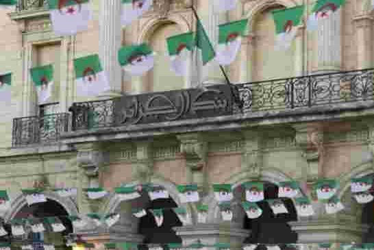 البنك المركزي الجزائري يخفض الاحتياطي الإلزامي للبنوك لتحسين التمويل