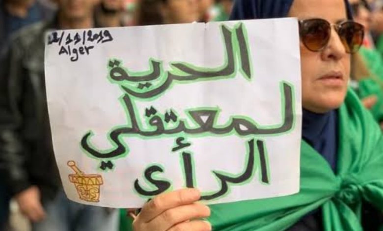 النيابة بمحكمة سيدي امحمد تطالب “بأقصى عقوبة” في حق 19 أفراد من عائلات معتقلي الرأي
