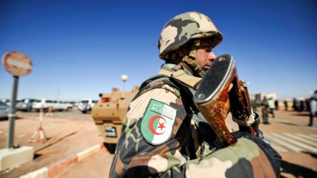سياسة الرصاص الحي الجزائرية بدل آليات المراقبة والتوقيف في مواجهة القانون الدولي