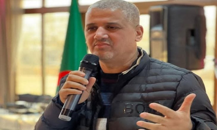 حبس الصحافي الجزائري عبد العالي مزغيش بـخمس جنح
