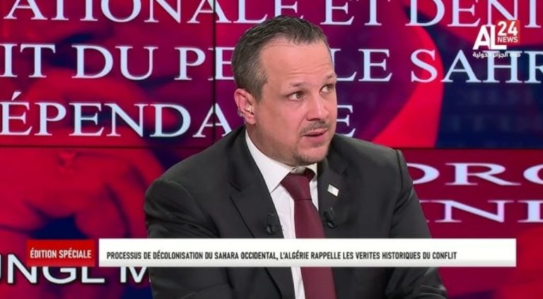 قناة “إر إم سي” الفرنسية تطرد الصحافي الجزائري الذي هاجم المغرب رغم اعتذاره على المباشر