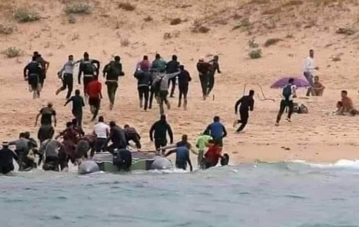 تقرير  إسباني يتهم الجزائر بفتح باب الهجرة السرية في وجه الجميع للضغط على مدريد