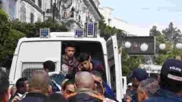 Urgent I Gaz lacrymogènes et arrestations en masse à Alger Centre