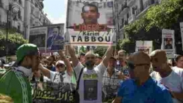 Karim Tabbou, figure du Hirak en Algérie, transforme son procès en tribune contre ses accusateurs
