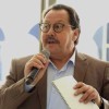 بسبب “التهميش” مسرحي وسيناريست جزائري يتحول لسائق تاكسي